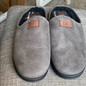 dearfoams Men's Charcoal Suede Slip-Ons